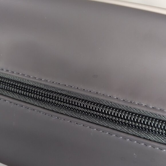 Burberry Cosmetics Bag Gray Logo Makeup Toiletry Travel Pack Perfume Fragrances - Picture 13 of 14